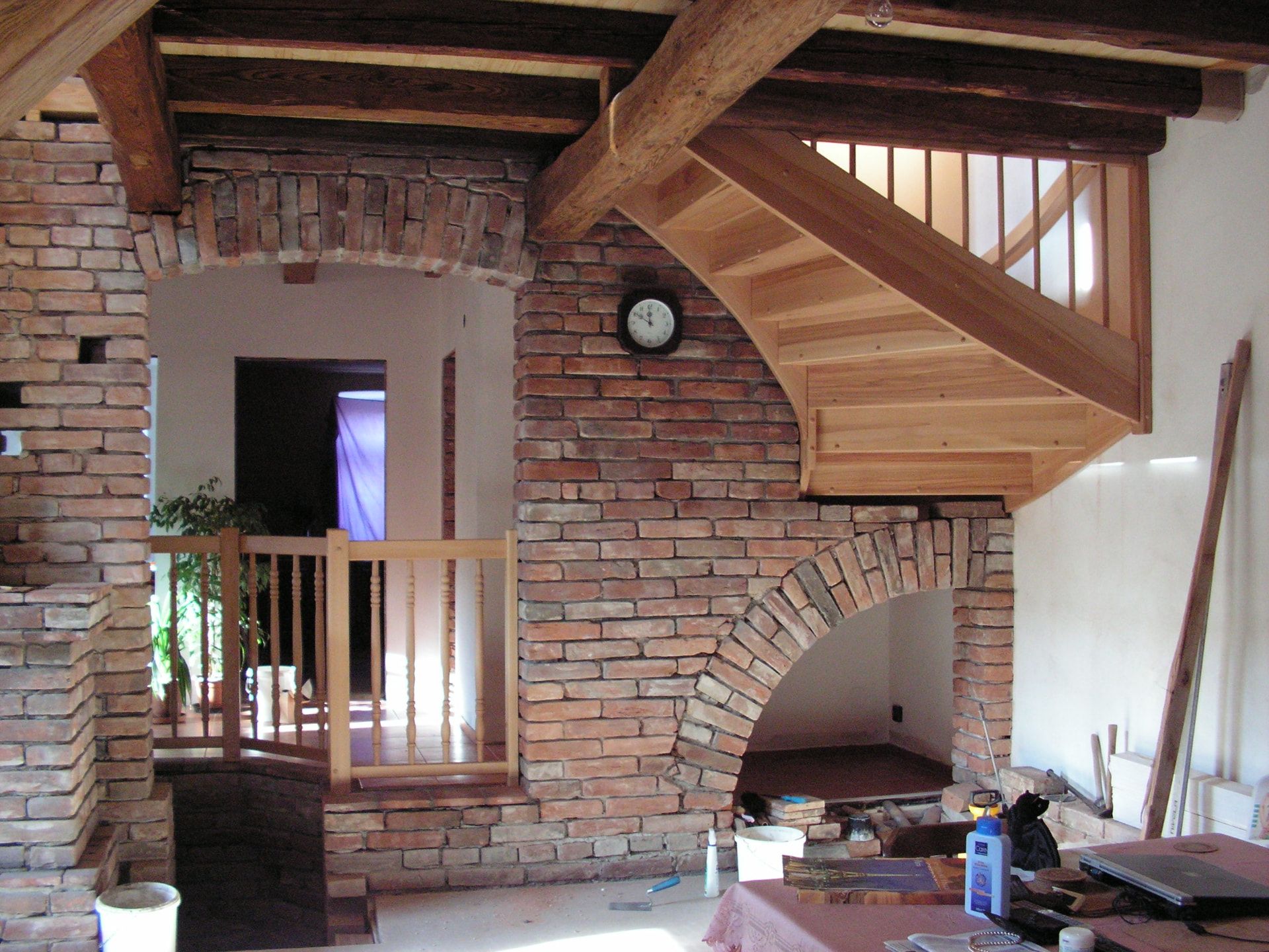 Atypické schodiště, jasan