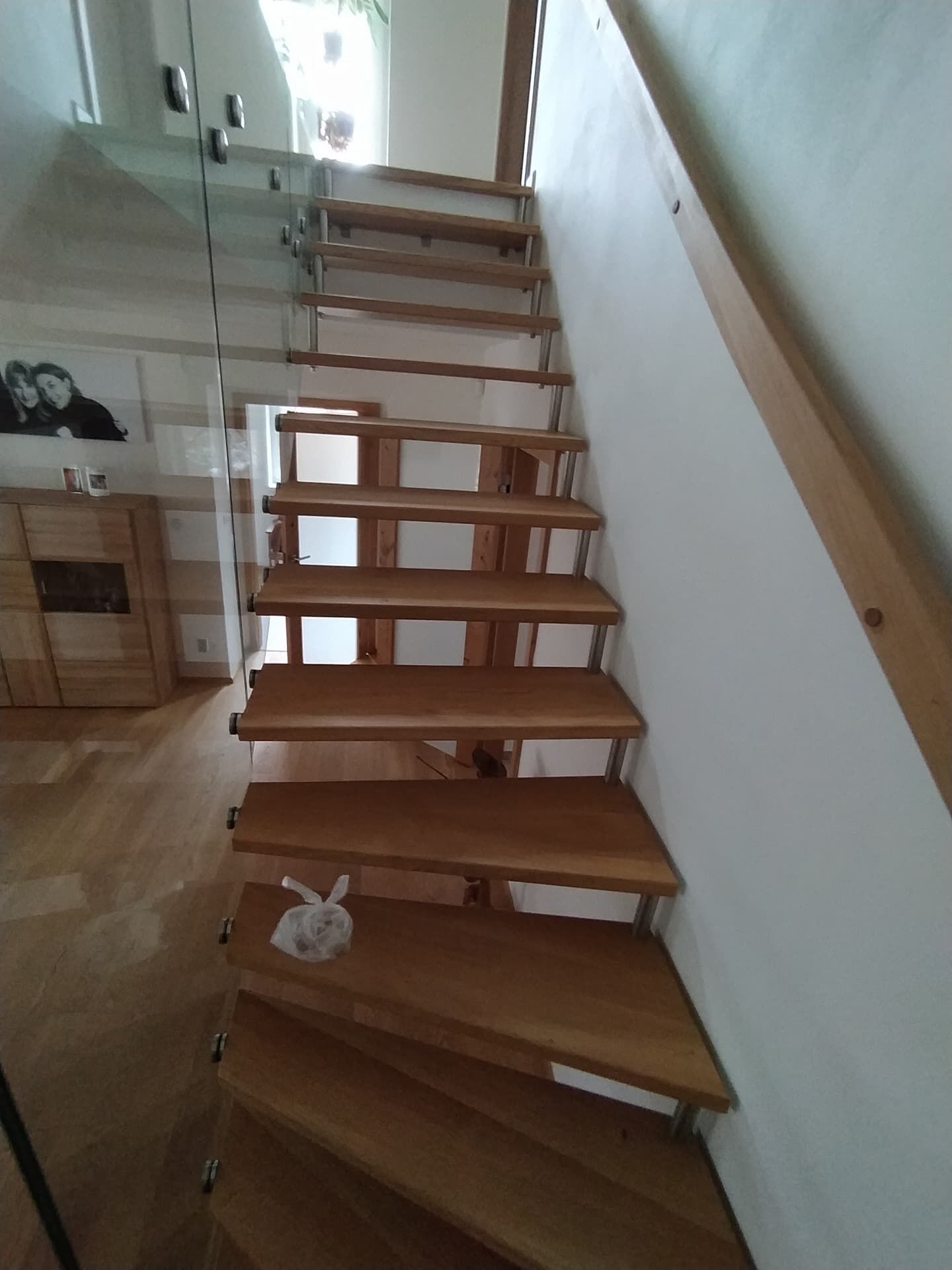 Vynášené schodiště, dub