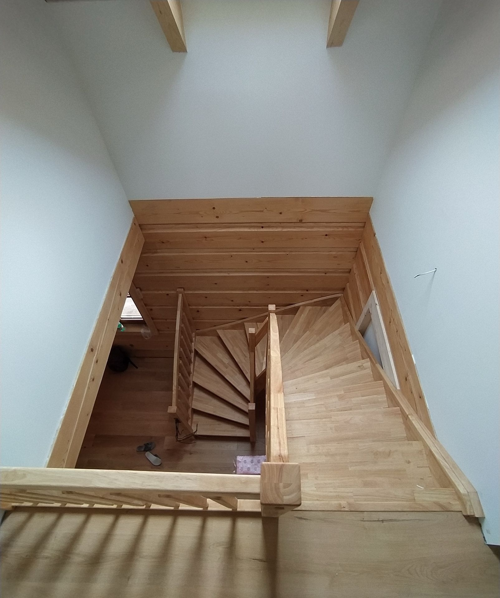 Dvakrát lomené schodiště, hevea